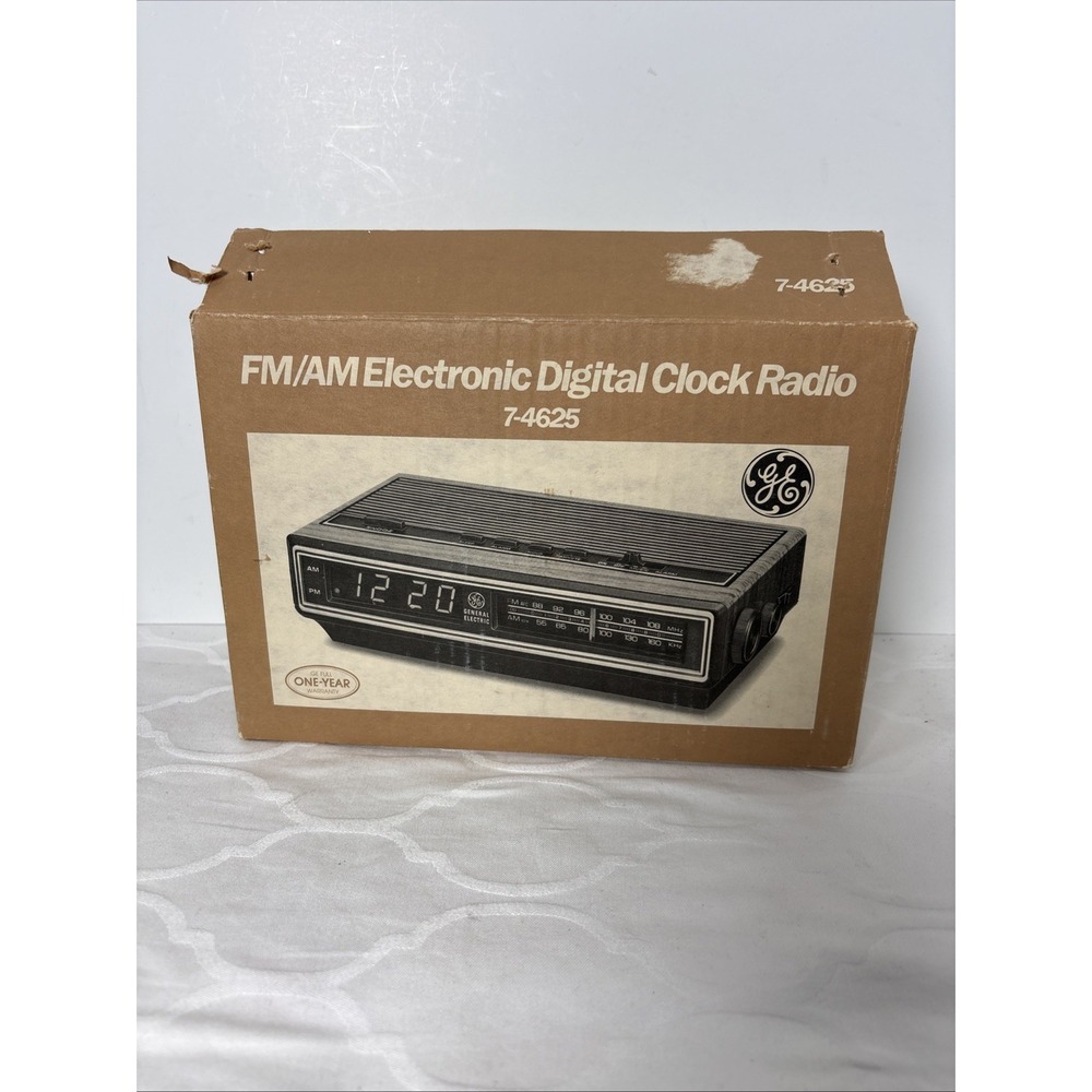 GE 7-4625 Digital Alarm Clock Radio AM/FM General Electric Wood Grain Spacesaver